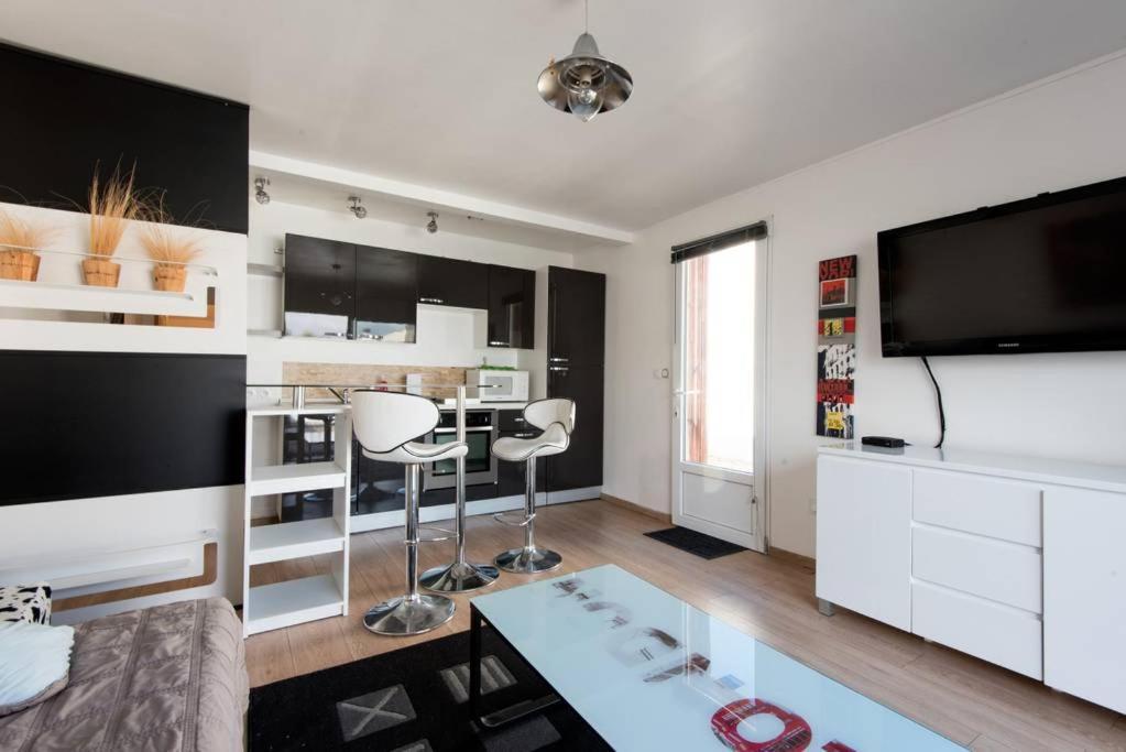 Saint-Vivien  Maison *** Avec Cour 3Km Plage Et La Rochelle מראה חיצוני תמונה
